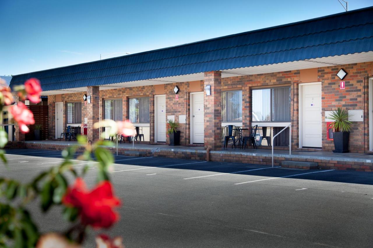 Junction Motel Мерибъро Екстериор снимка