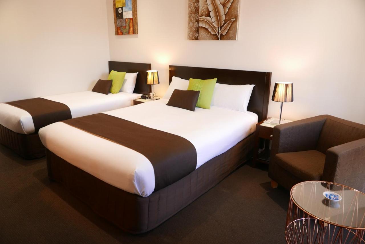 Junction Motel Мерибъро Екстериор снимка