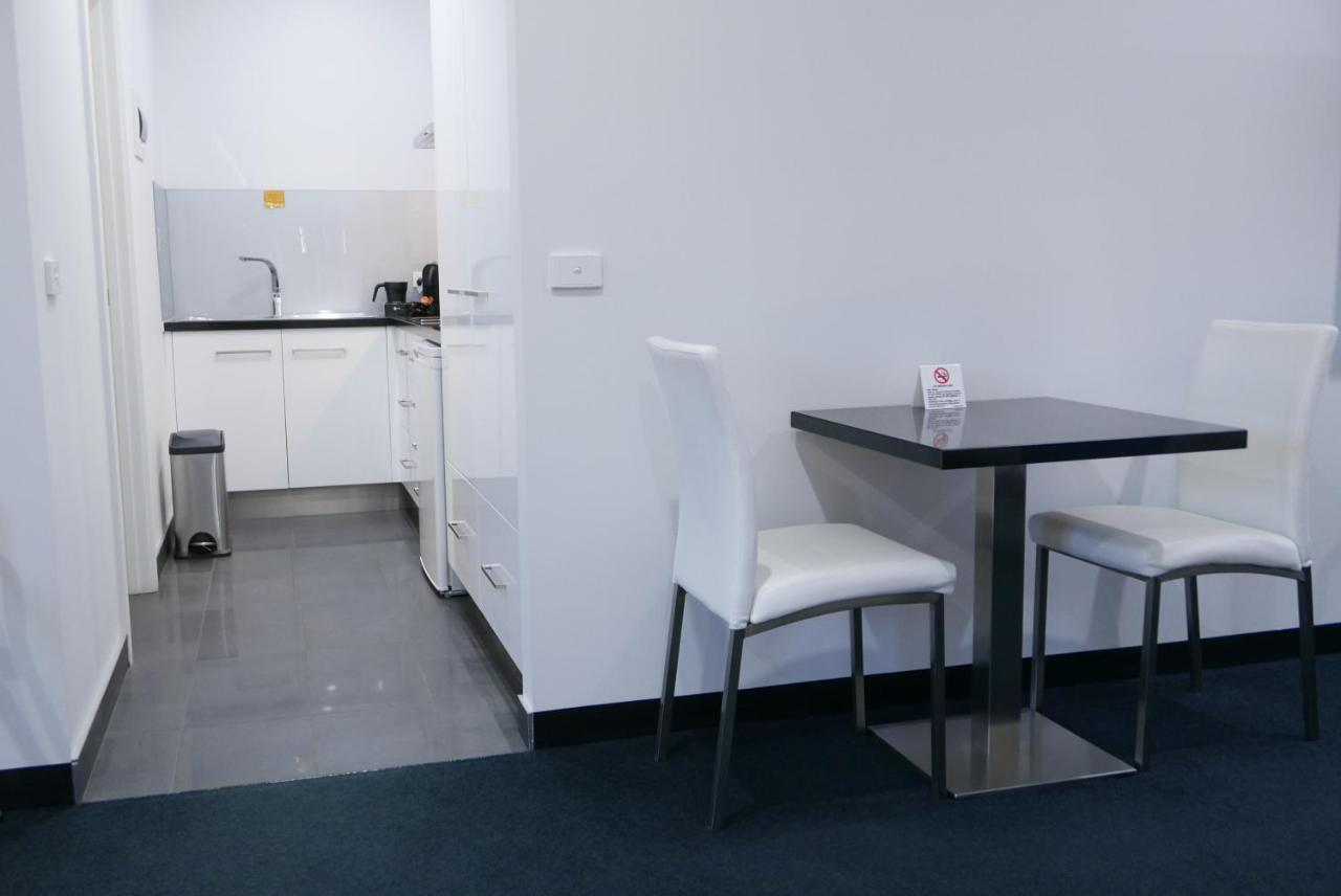 Junction Motel Мерибъро Екстериор снимка