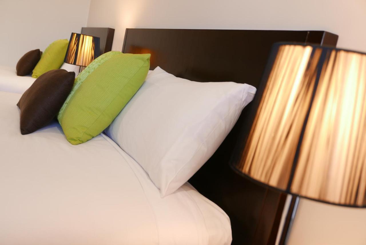 Junction Motel Мерибъро Екстериор снимка