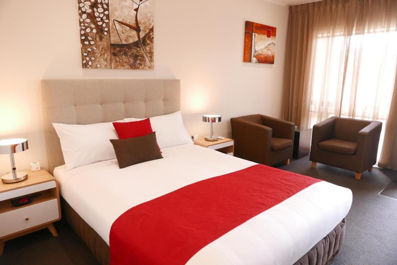 Junction Motel Мерибъро Екстериор снимка