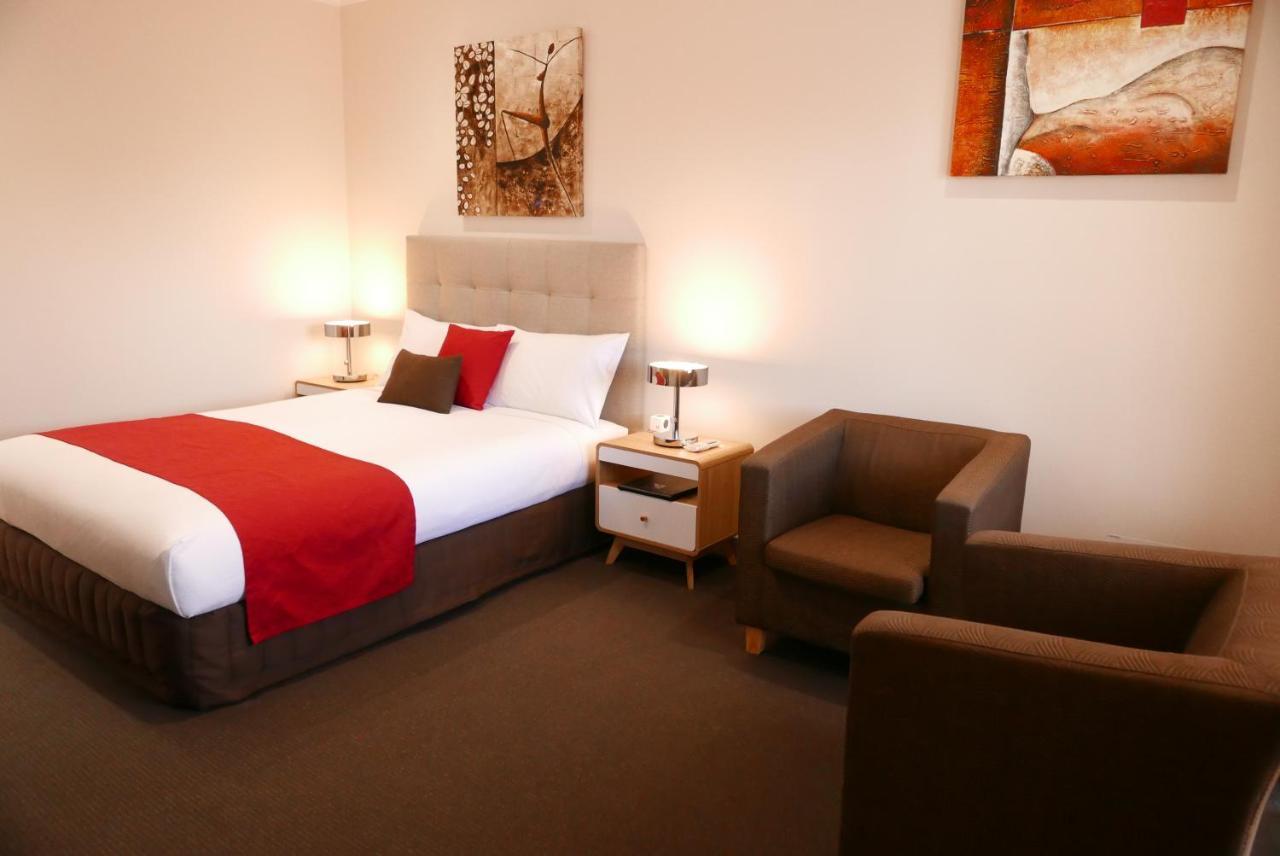 Junction Motel Мерибъро Екстериор снимка