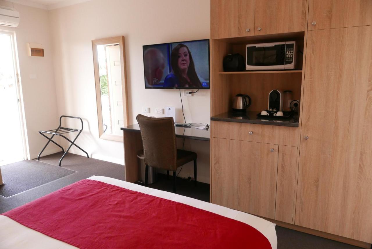 Junction Motel Мерибъро Екстериор снимка