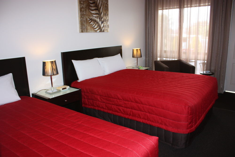 Junction Motel Мерибъро Екстериор снимка