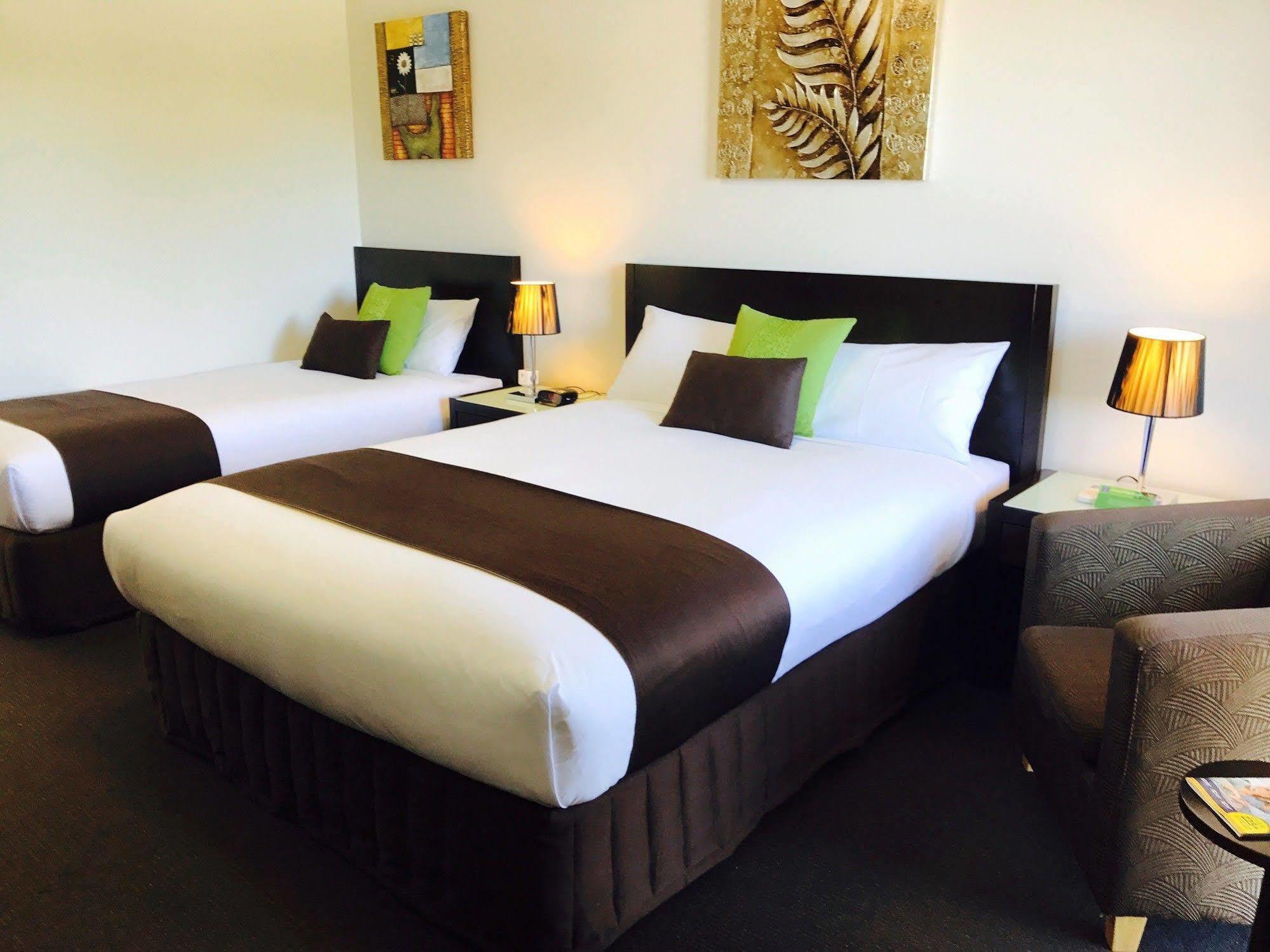 Junction Motel Мерибъро Екстериор снимка
