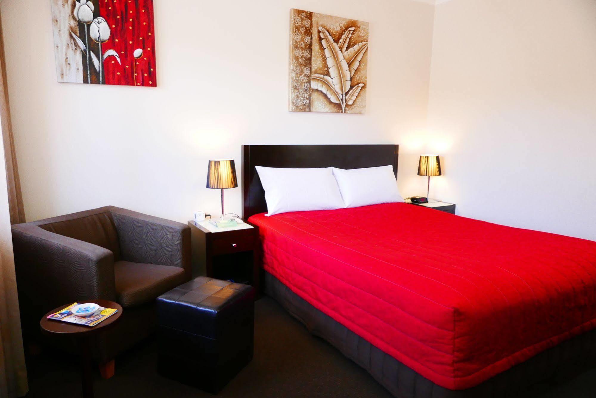 Junction Motel Мерибъро Екстериор снимка