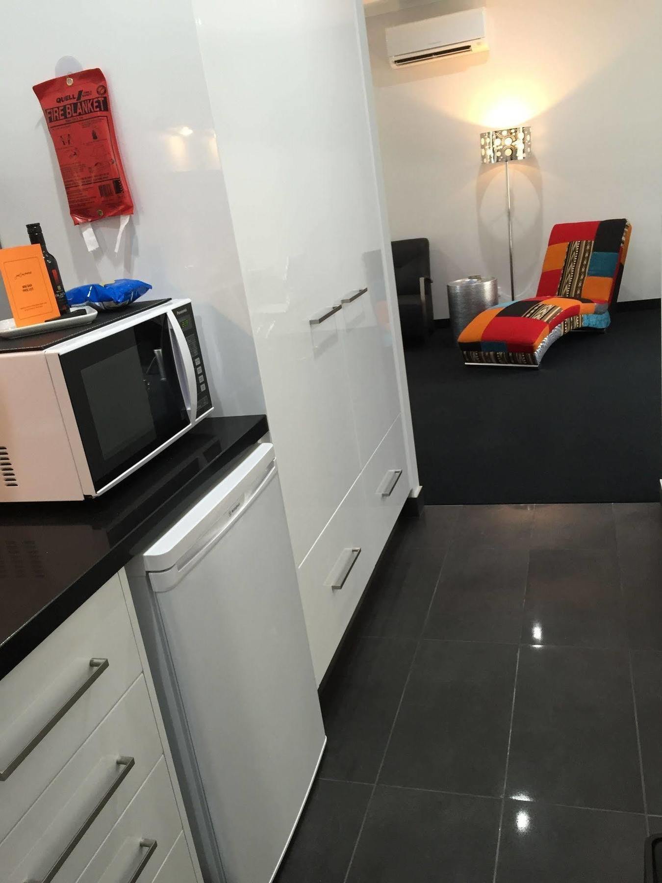 Junction Motel Мерибъро Екстериор снимка