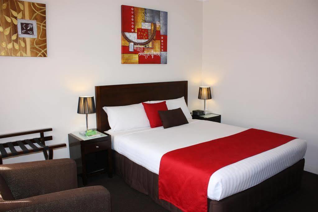 Junction Motel Мерибъро Екстериор снимка